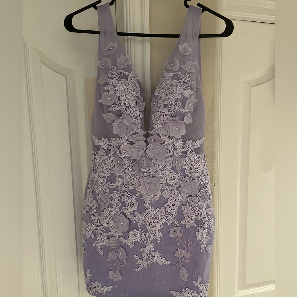 Beautiful dress, size 4, never worn